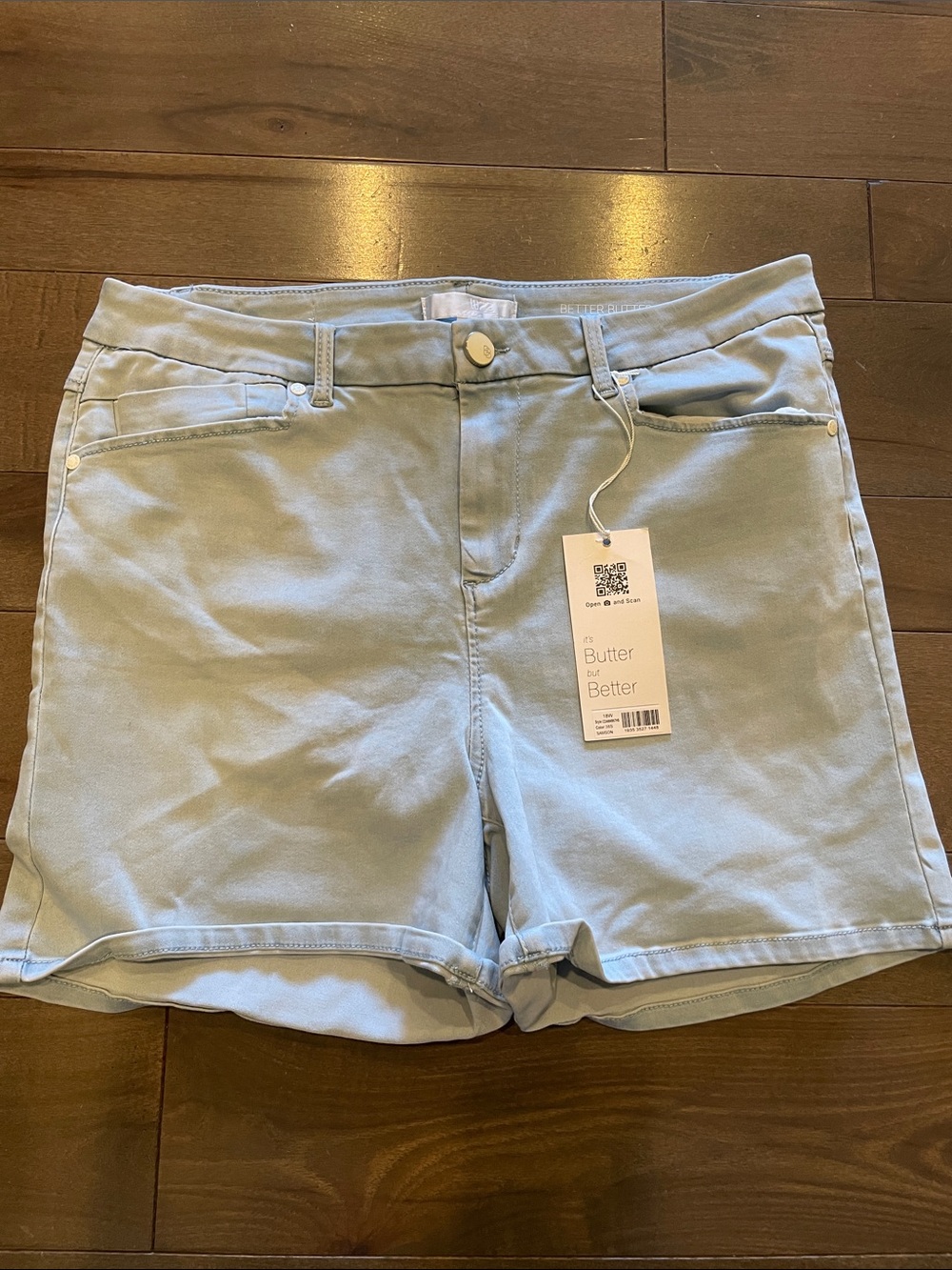 1822 Denim Light Blue Women’s Stretch Jean Shorts